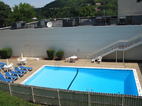 La Quinta Inn & Suites Pittsburgh North McCandless Township Buitenkant foto